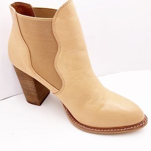 {Chinese Laundry} Zealos Leather Chelsea Boots